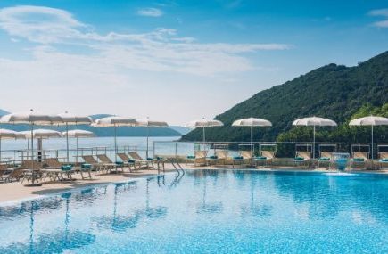 Single mit Kind Strandurlaub in Montenegro Hotelpool